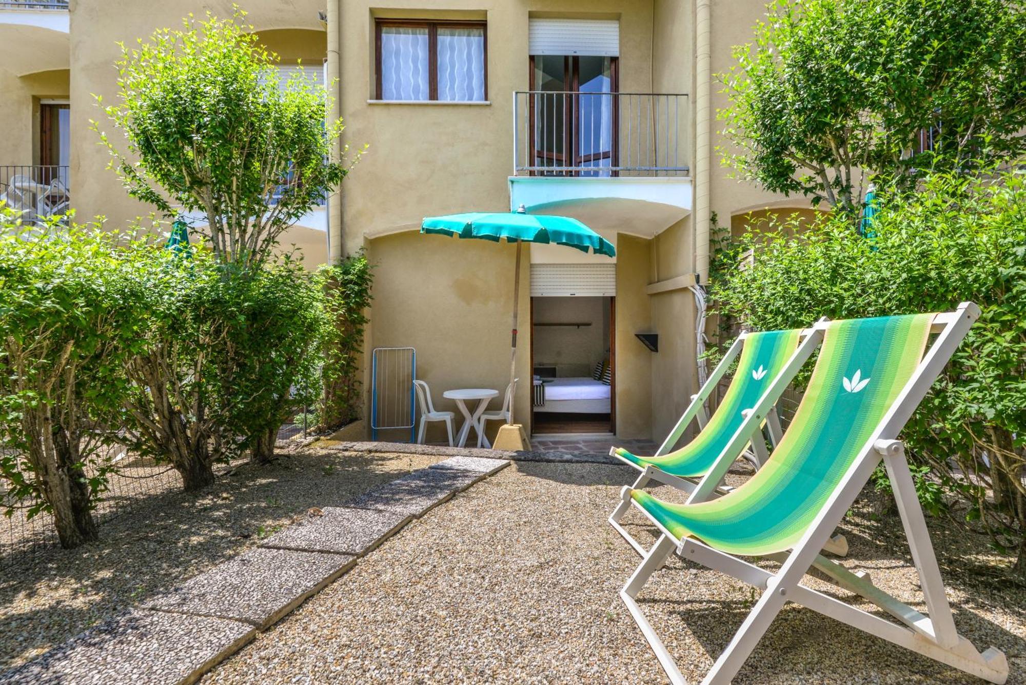 Hotel Le Acacie Каполивери Экстерьер фото